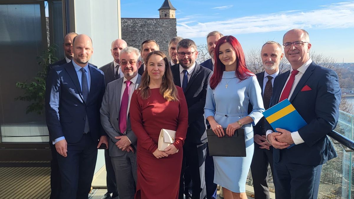 Diplomacie mezi Českem a Slovenskem se rozdvojila